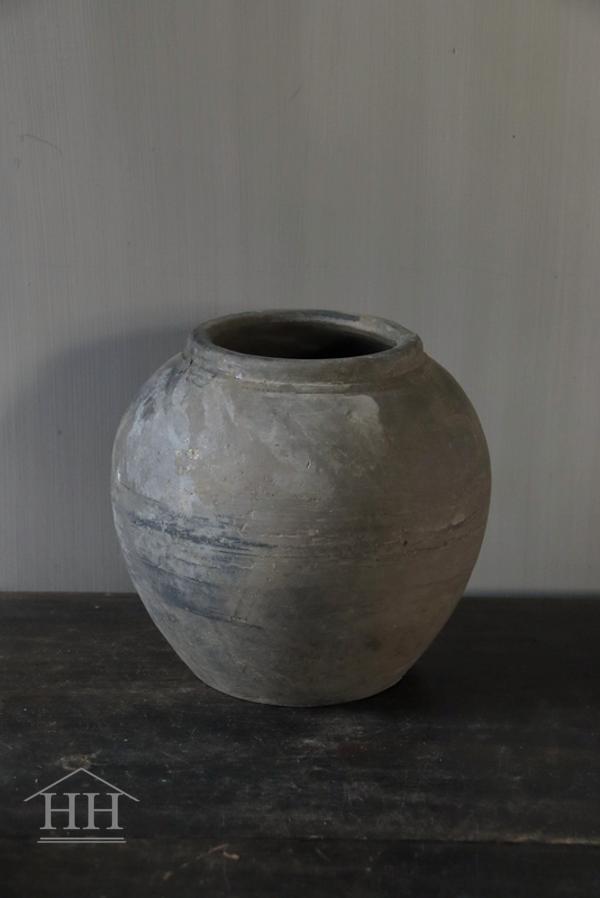 Gray terracotta jug (C7)