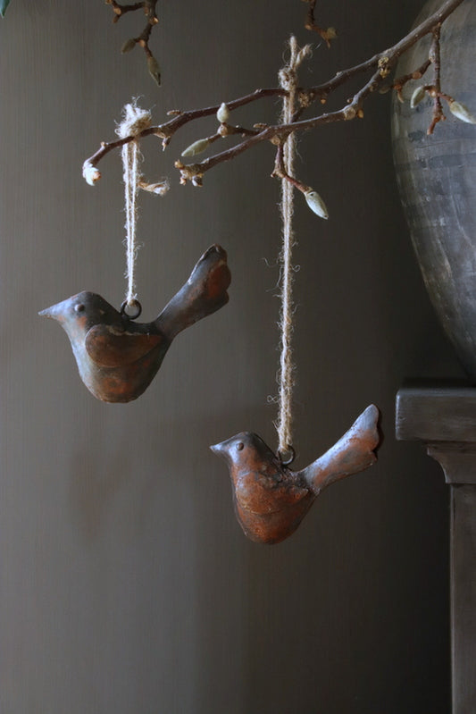 Roestige metalen vogeltjes - set van 2