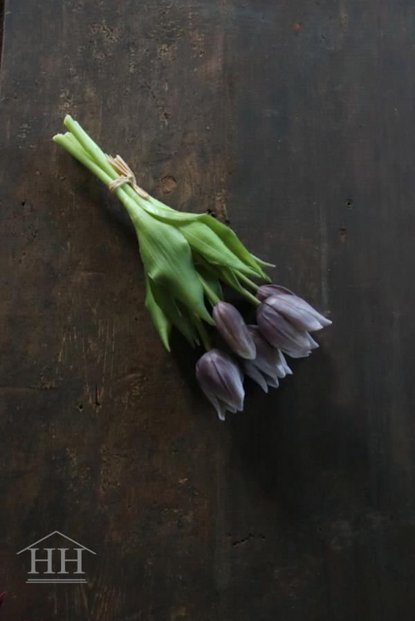 Tulpenboeket  mauve/grijs kunst met blauwe druifjes en tijm (nr 7) 299