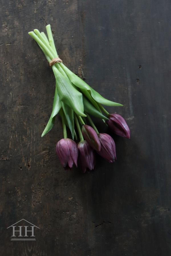 Tulpenboeket aubergine kunst met roze druifjes en tijm (nr 6) 084