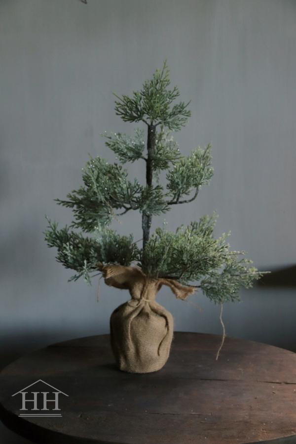 Künstlicher Weihnachtsbaum Zeder wild geeist 56 cm (rechts)