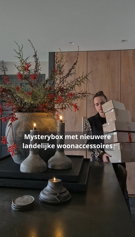 Mysterybox met nieuwere landelijke woonaccessoires inhoudswaarde €62,50 - €190