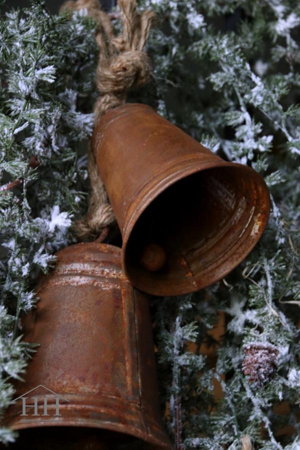 Rusty metal bell M (bottom)
