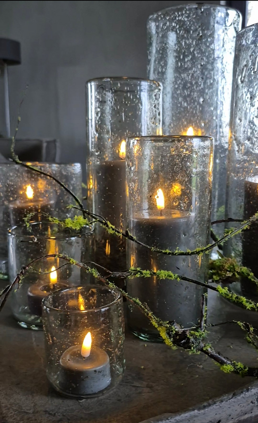 Smal/hoog Transparant windlicht met metalen schilfers 9/22cm