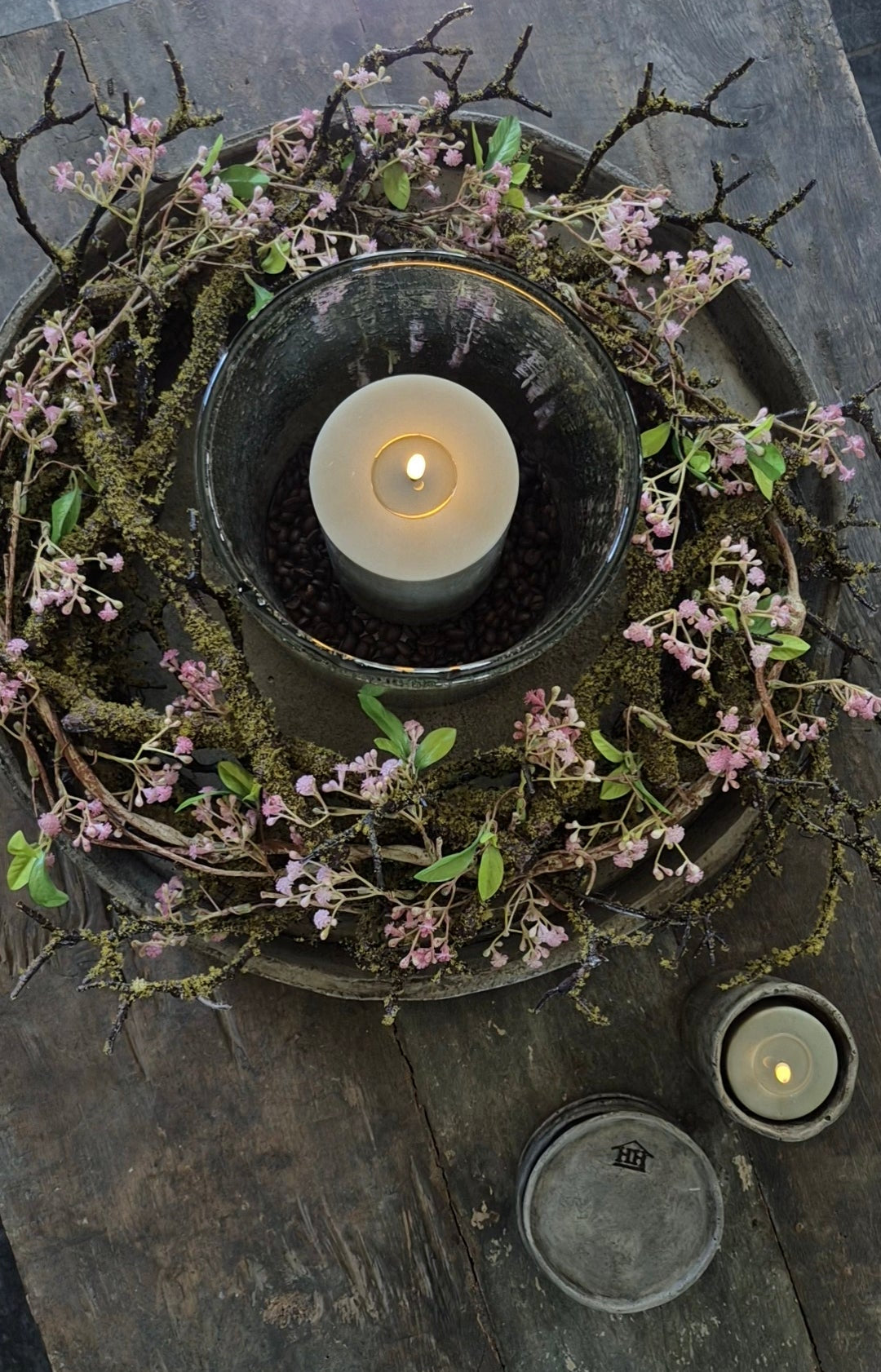 Kunst moskrans met roze gipskruid