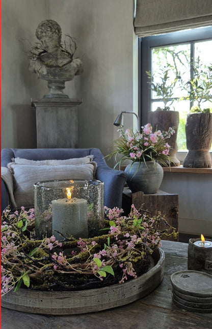 Kunst moskrans met roze gipskruid