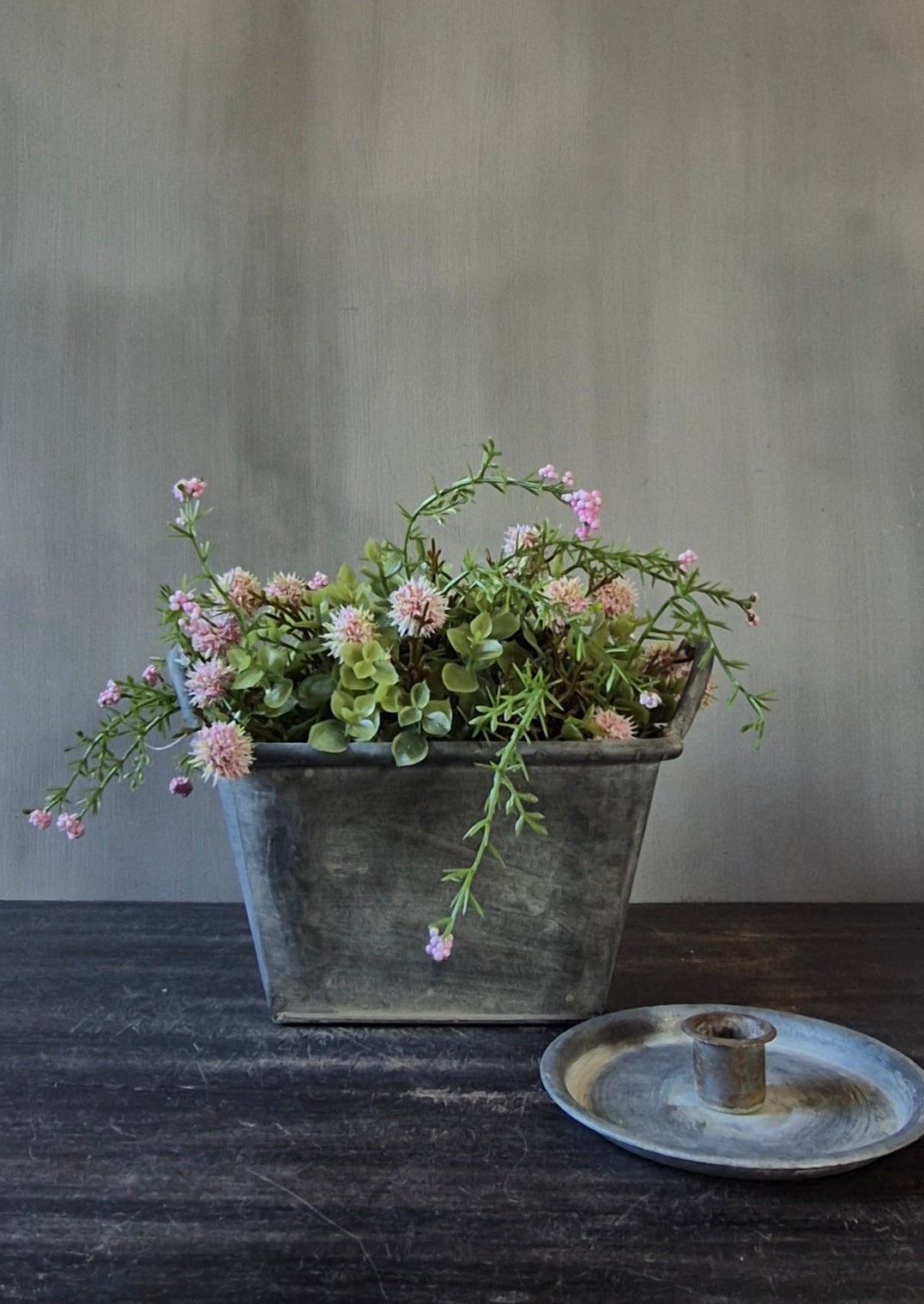 Set zinken bak met handvat - vierkant - Ø20 cm met halve kunstbol en kandelaar