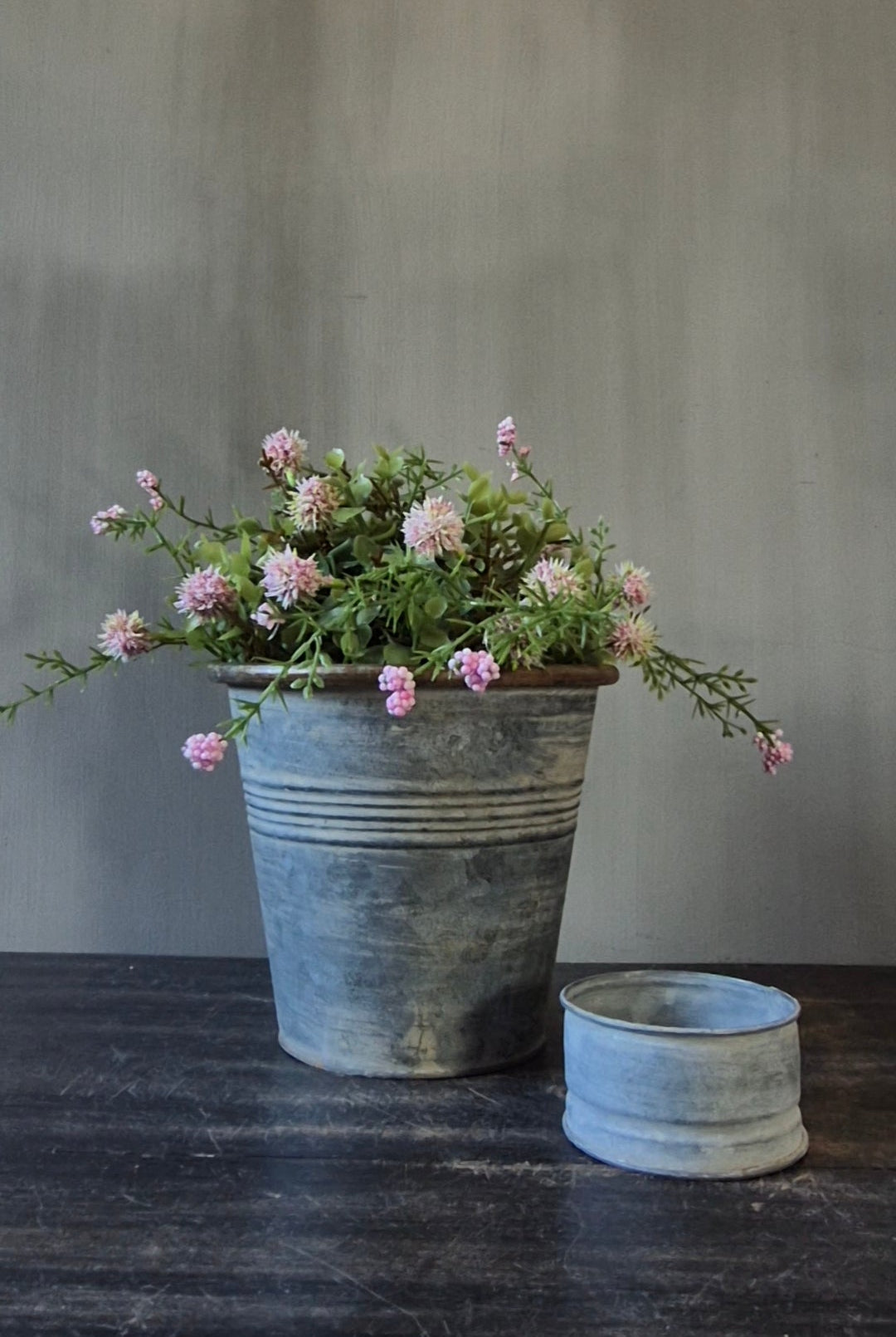 Set zinken pot - rond - met halve kunstbol en waxinelichthouder