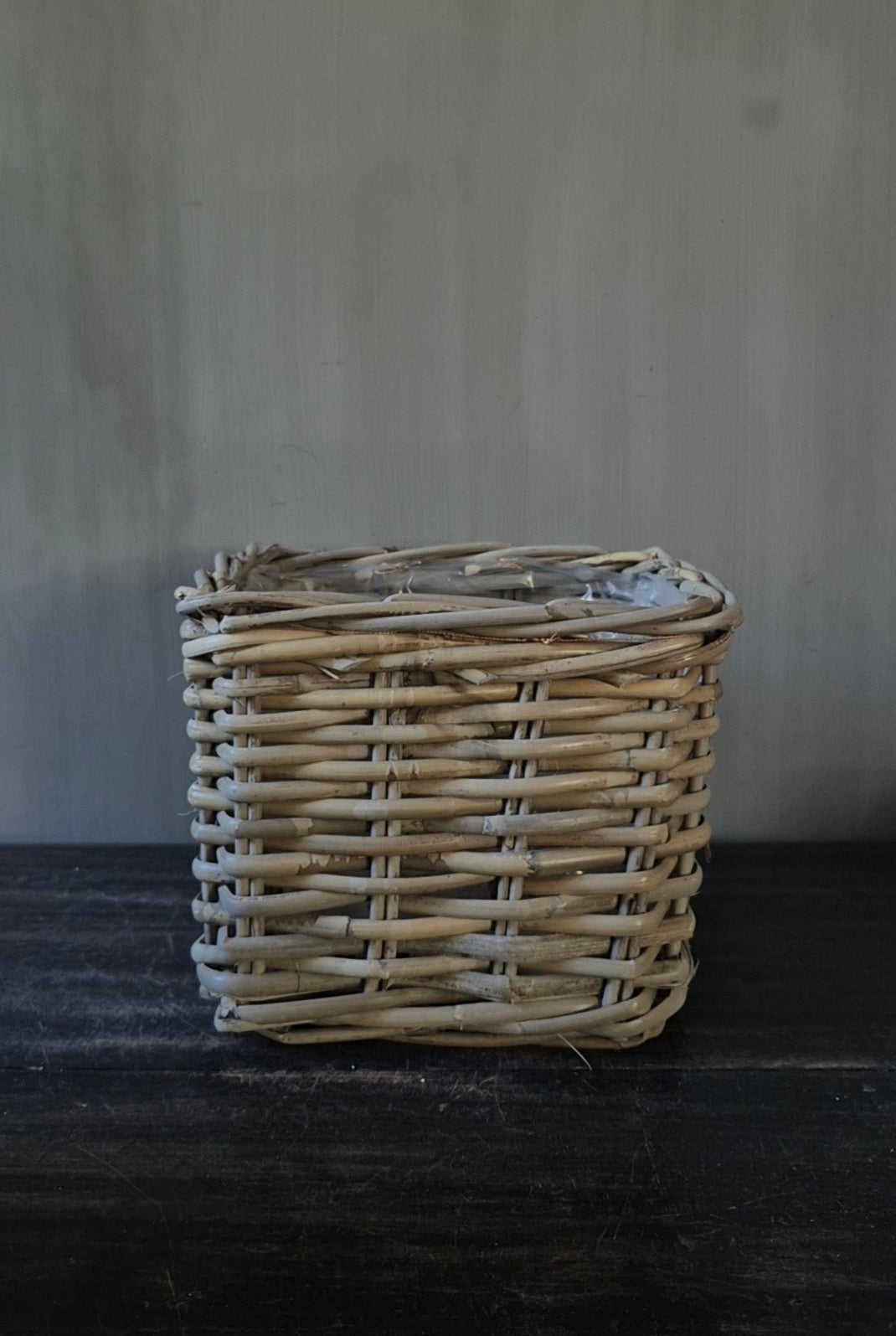 Vierkante mand D24  H19cm