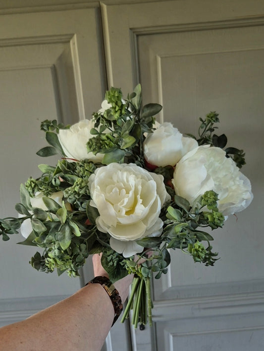 Pioenroos kunstboeket wit met groenwerk - gebonden