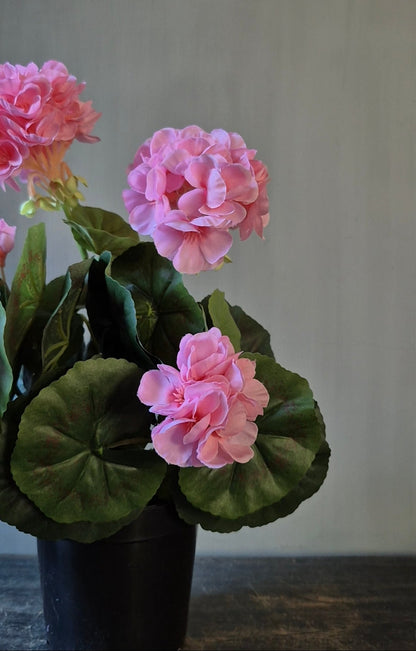 Artificial pink geranium in an inner pot - 33 cm