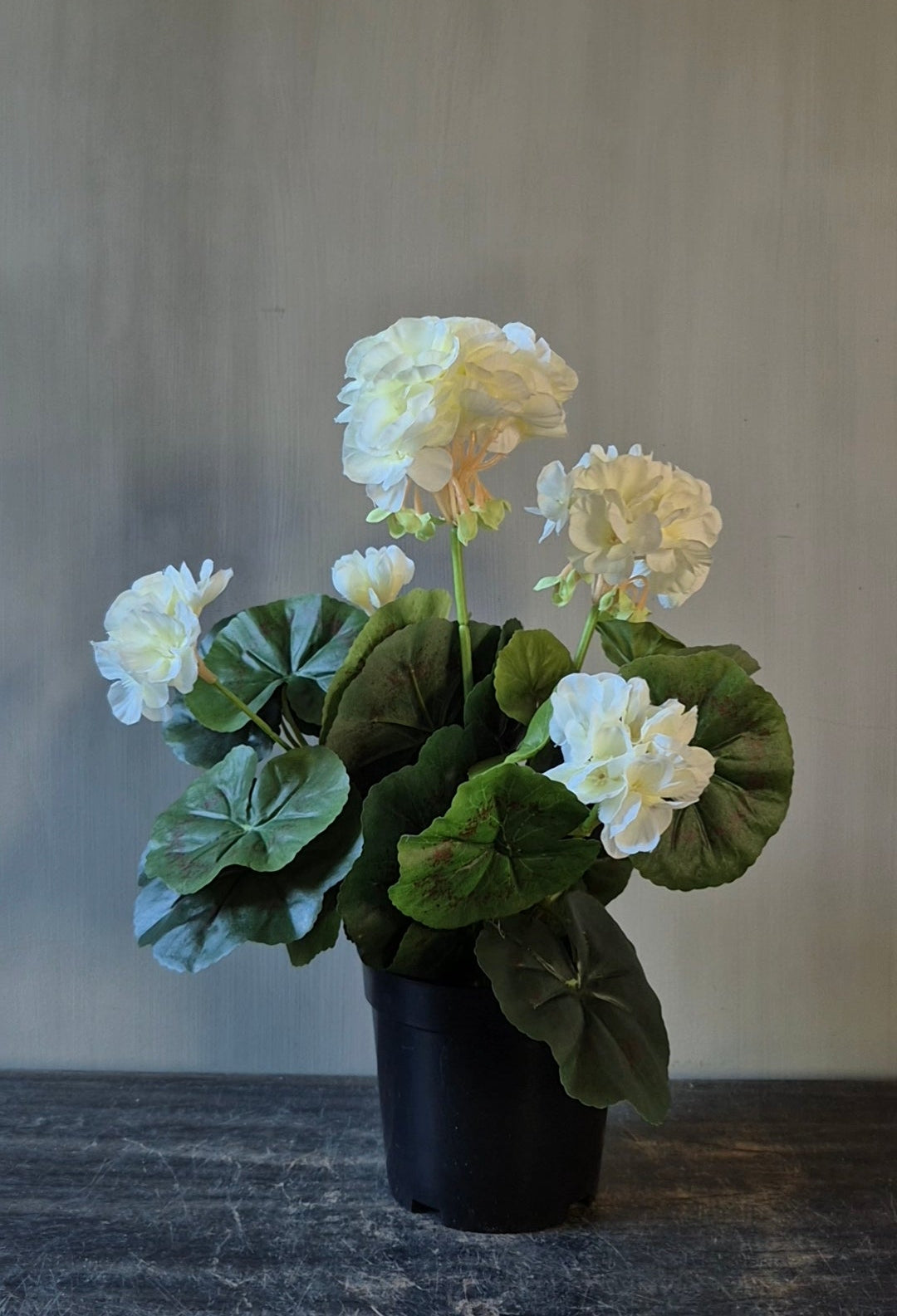 Geranium kunstplant wit in binnenpot - 33 cm