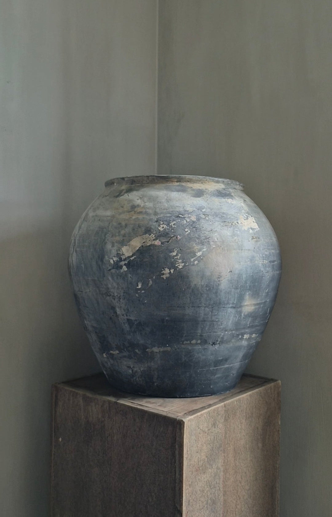 Grey terracotta jug XXL (no. 1)