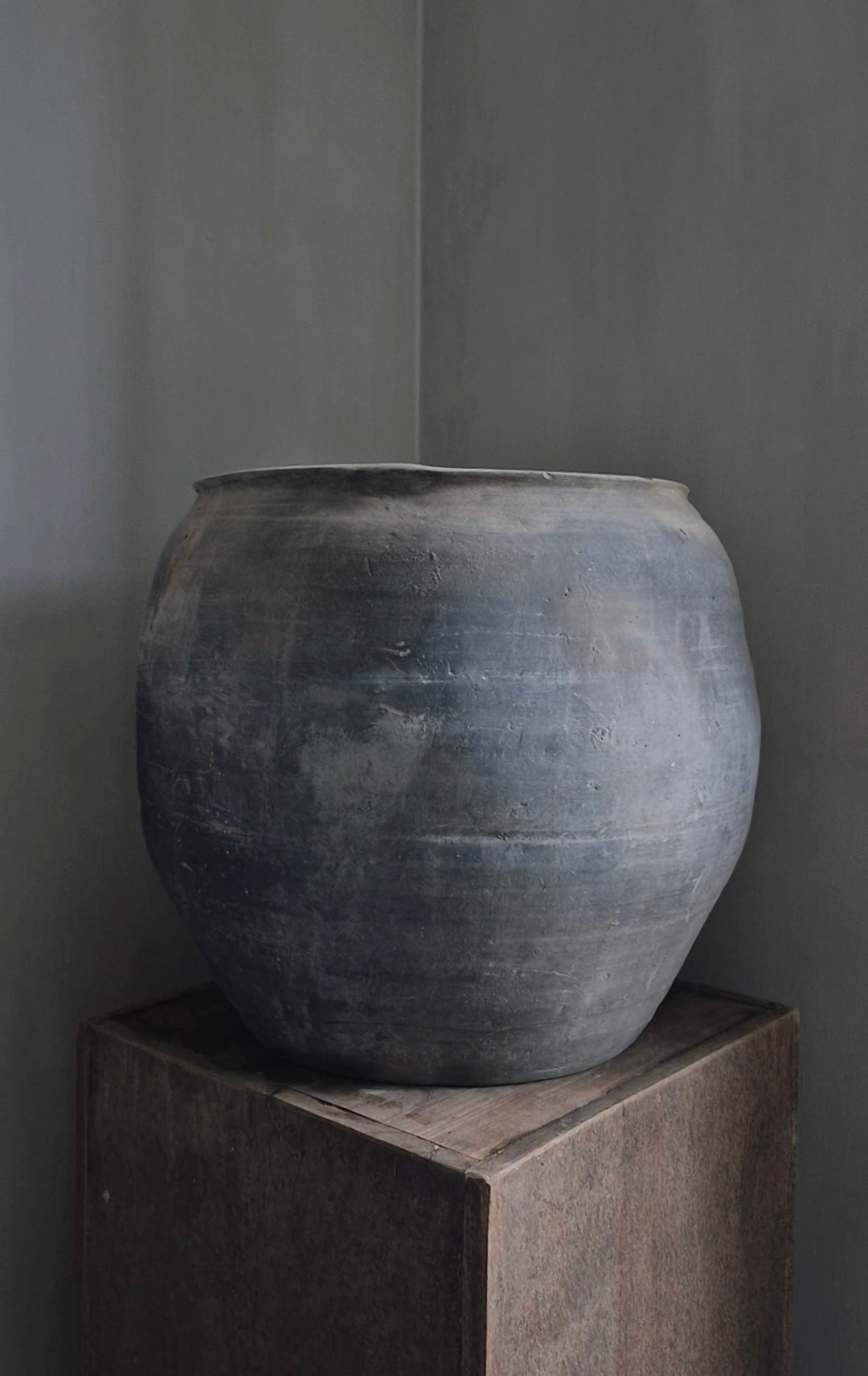 Grey terracotta jug XXL (no. 4)