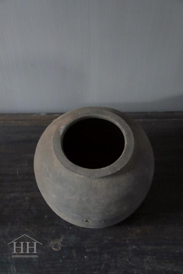 Terracotta jar (C1) (Smallest jar at the front)