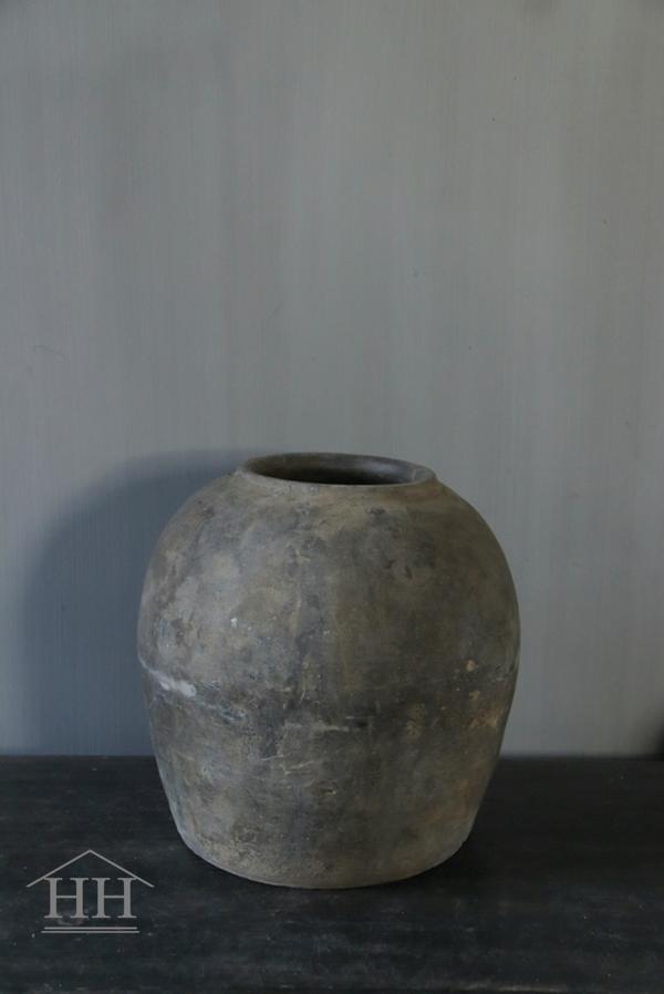 Gray terracotta jug (C5)
