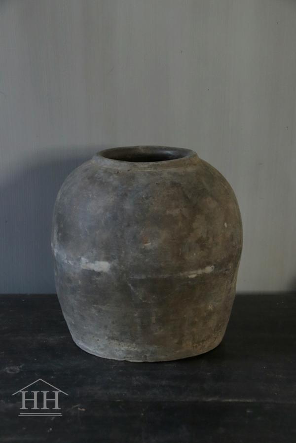Gray terracotta jug (C5)