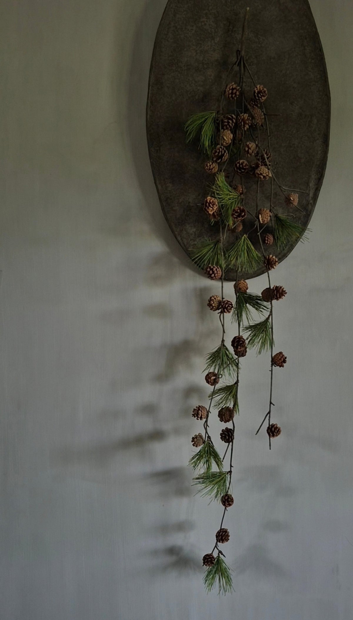 Artificial pine cone garland - 140 cm