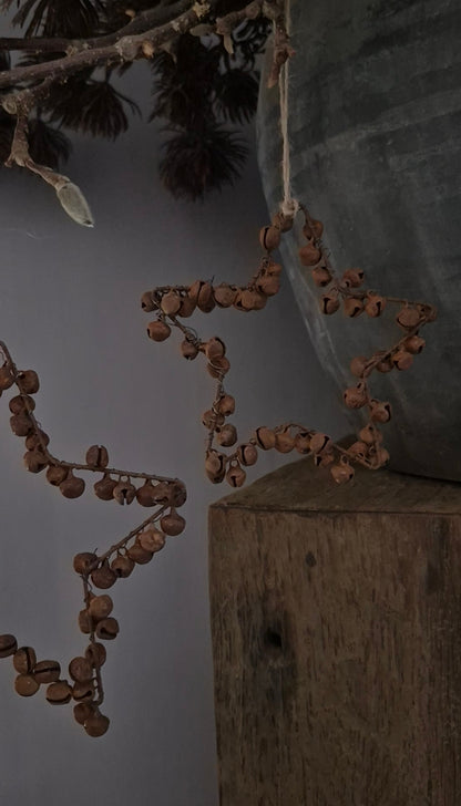 Kersthanger ster met belletjes roest - 12 cm