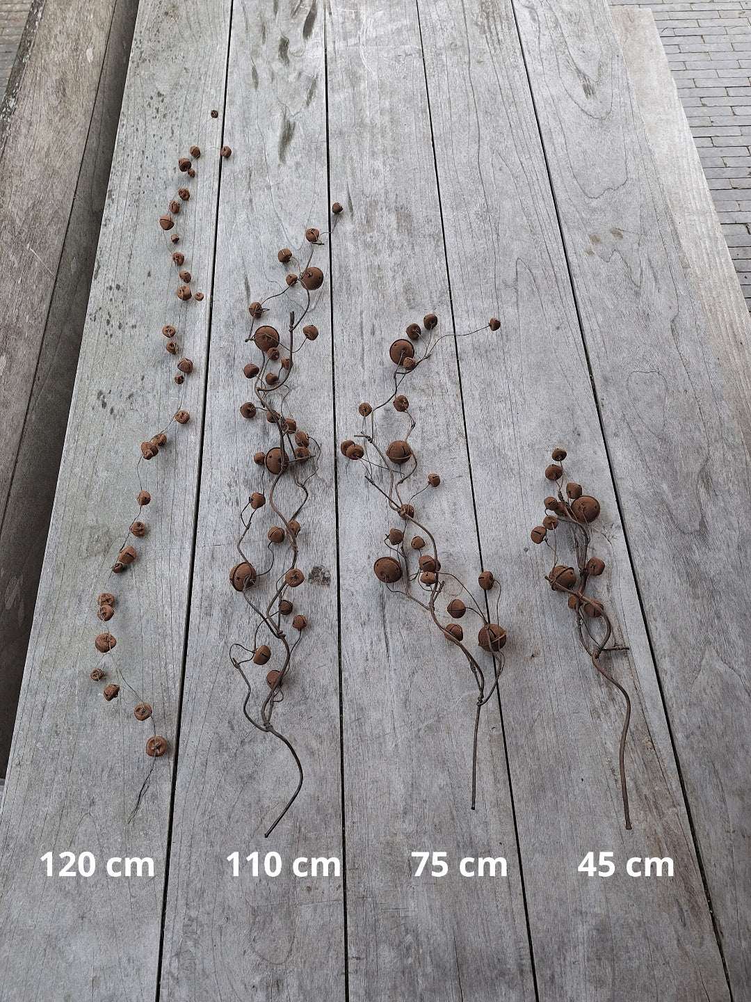 Kunsttak met roestige belletjes 75 cm