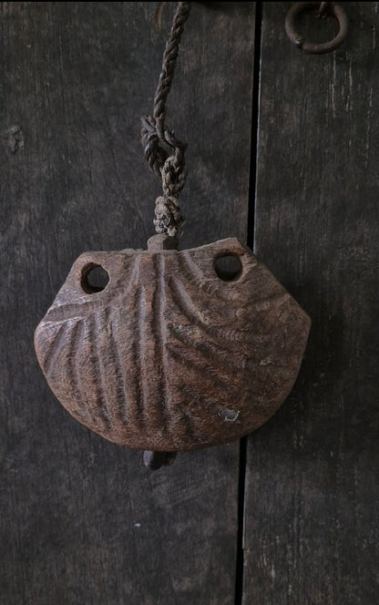 Houten koeienbel Aura Peeperkorn