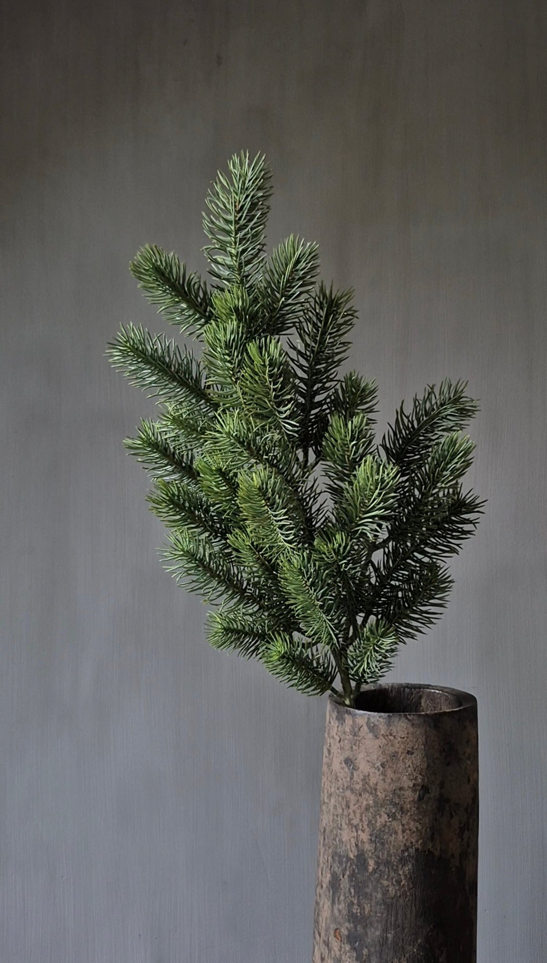 Kunst dennentak vergrijsd groen 65 cm