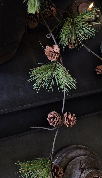 Artificial pine cone garland - 140 cm