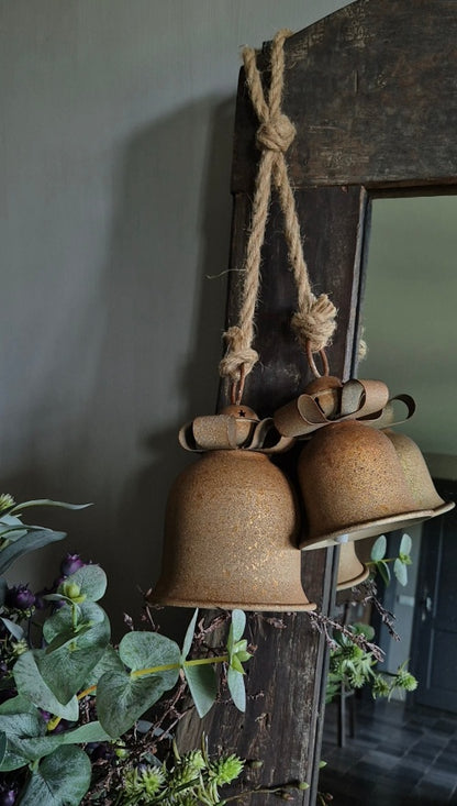 Bellentoef met strik goud roest - 52 cm