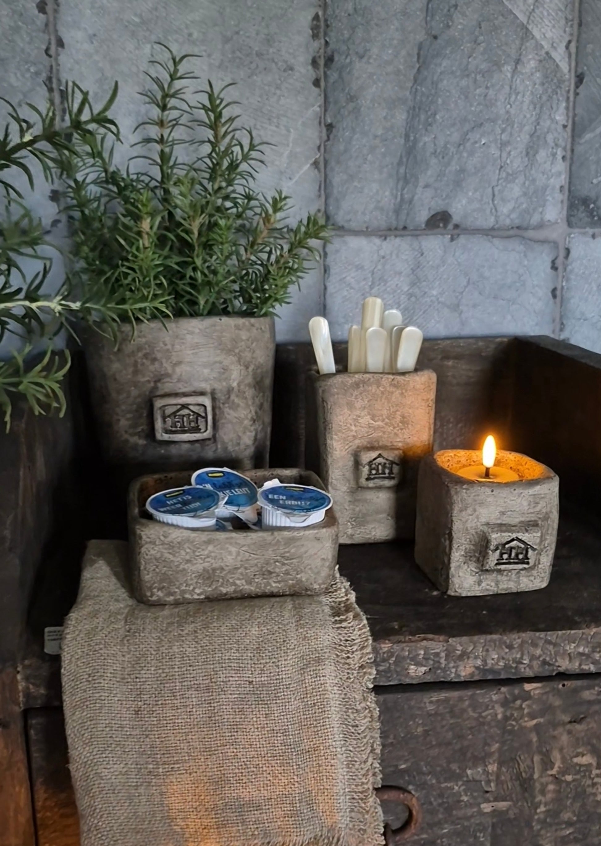 Betonnen bakje vierkant S