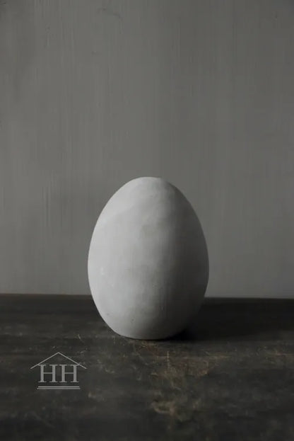 Concrete egg M