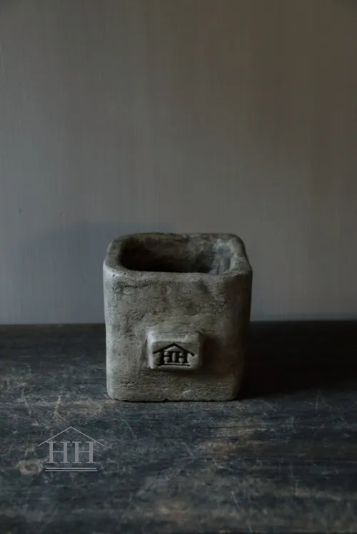 Betonnen waxinelichthouder vierkant maat L