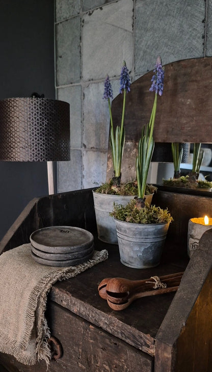 Künstliche blaue Traubenhyazinthe auf einer Kugel, 33 cm