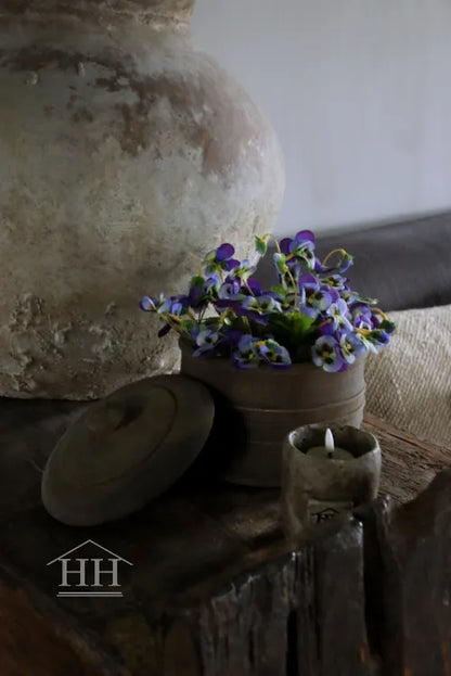 Artificial violet purple