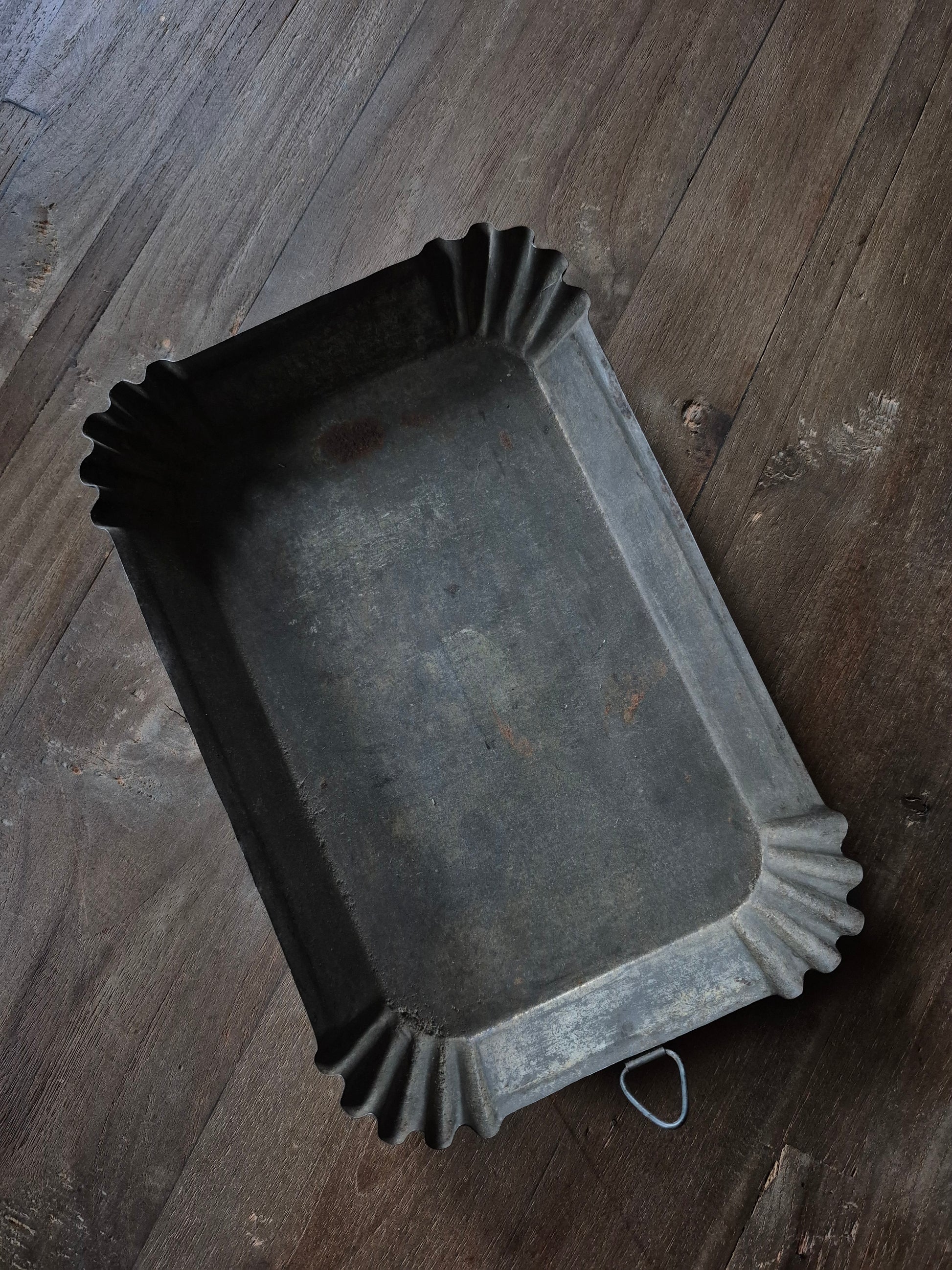 Doorleefde zinken brocante bakvorm sfeermaker landelijke stijl