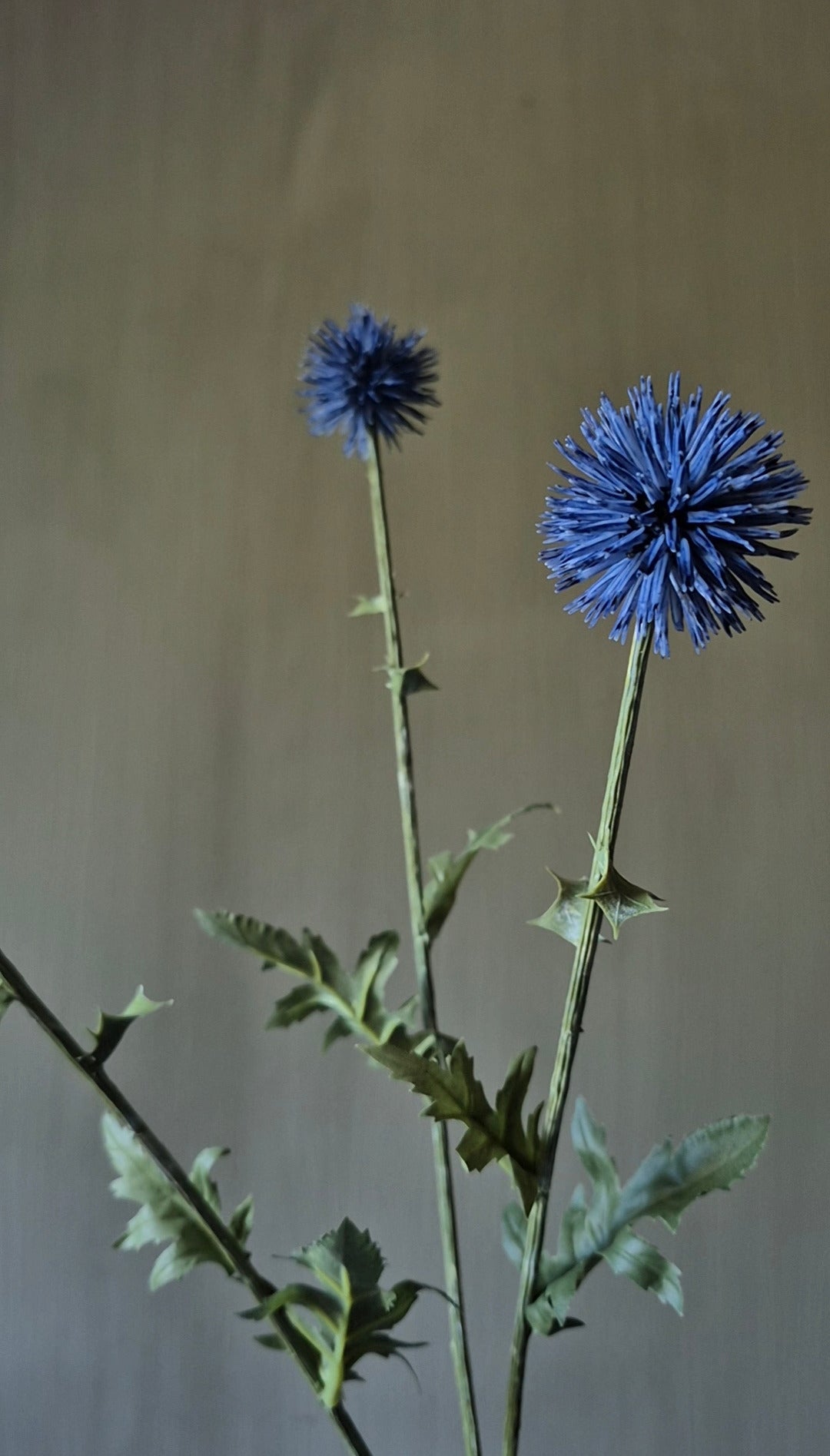 Kogeldistel kunsttak donkerblauw - 75 cm