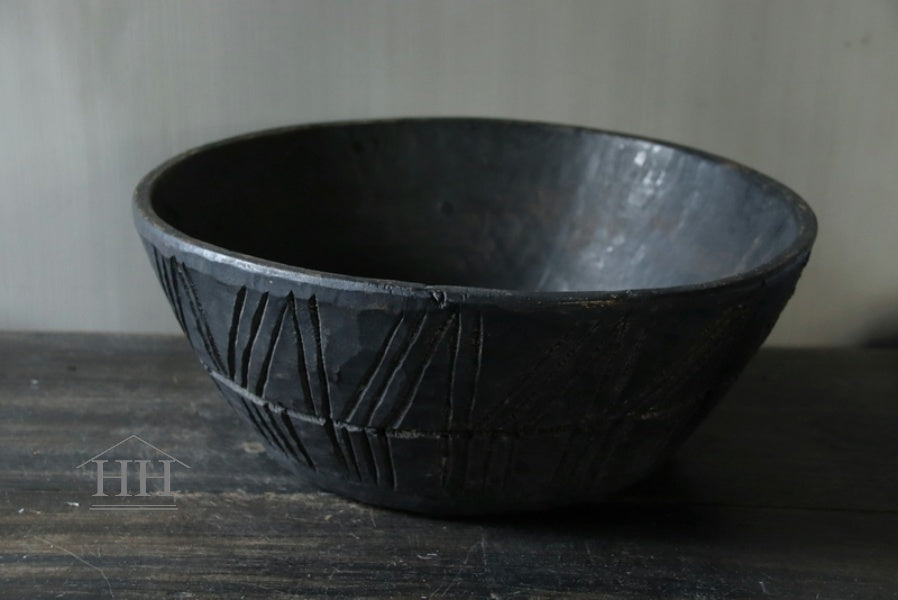 Wooden bowl carved Aura Peeperkorn (nr 2) bovenste