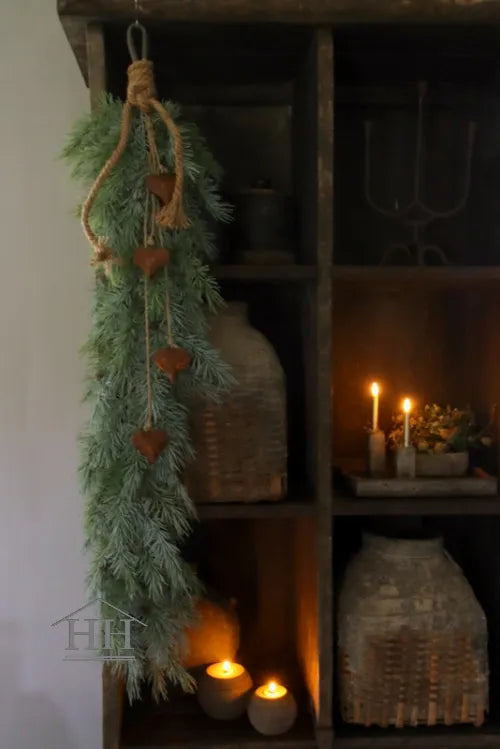 Ceder kunsttoef Guirlande real touch 130cm met roestige metalen hartjes aan touw