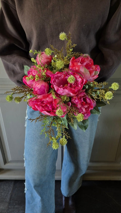 Pioenrozen kunstboeket fuchsia met echinops