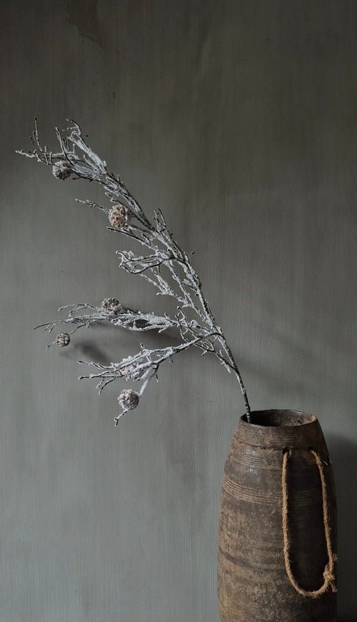 Dennenappel kunsttak met sneeuw - 80 cm