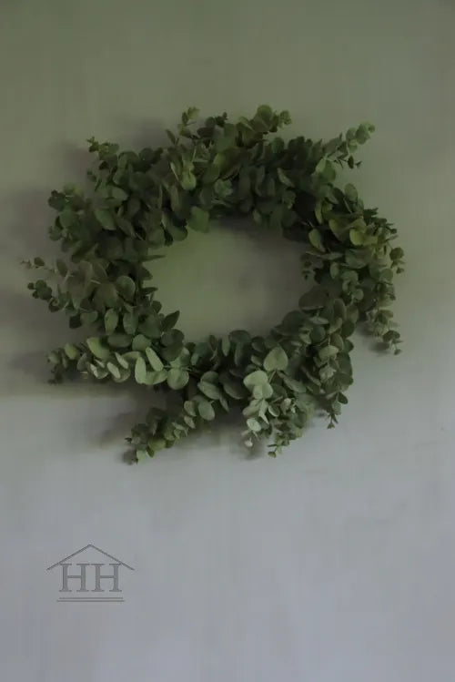 Kunstkrans eucalyptus aan de muur
