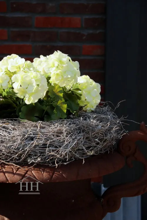 Künstliche Blumen für das Grab
