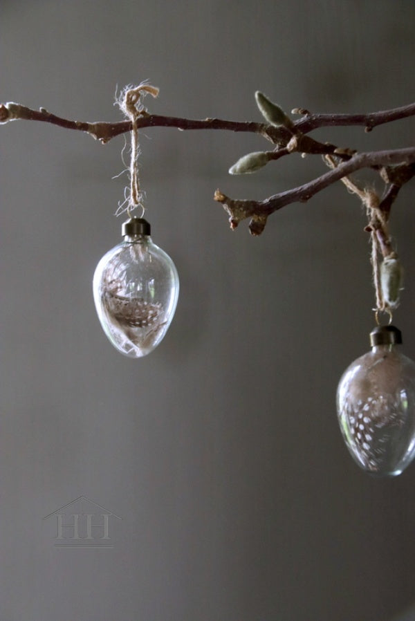 Glass egg with quail feather M (6 pieces)