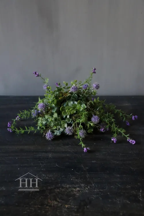 Halbe künstliche Kugel als Tischdekoration – grün-fliederfarben