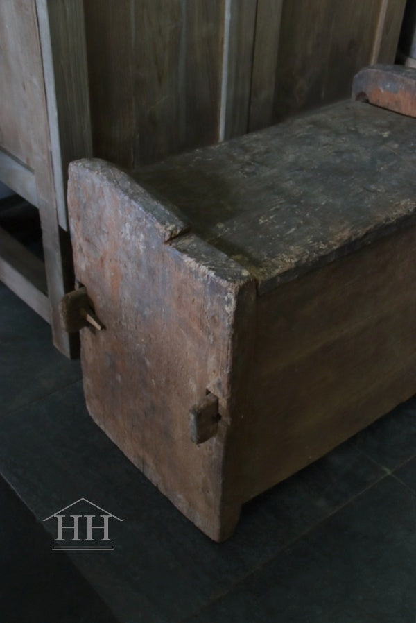 Old Himalayan chest (OD)