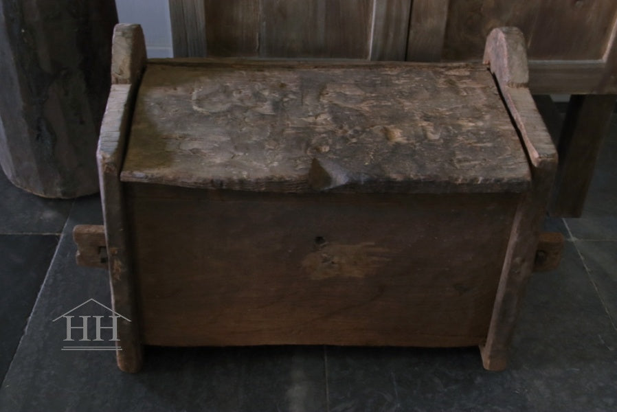 Old Himalayan chest (OD)