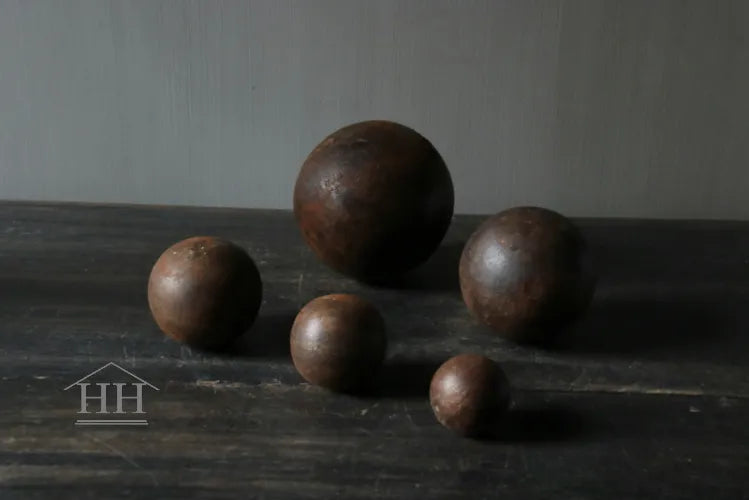 Wooden ball L Aura Peeperkorn