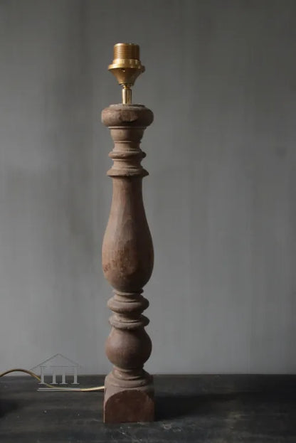 Wooden baluster lamp Aura Peeperkorn (04)