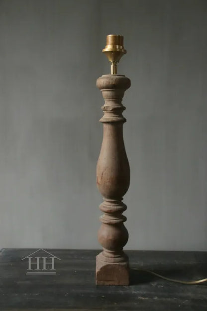 Wooden baluster lamp Aura Peeperkorn (04)