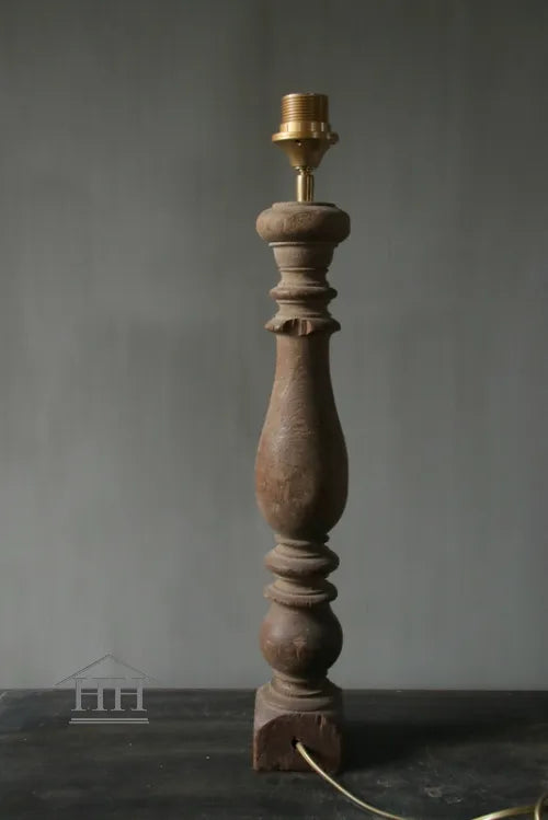 Wooden baluster lamp Aura Peeperkorn (04)