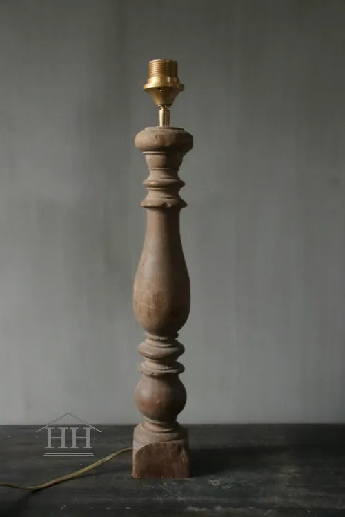 Wooden baluster lamp Aura Peeperkorn (04)